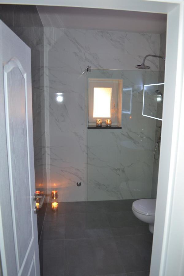 Apartments Rem Novalja Ngoại thất bức ảnh