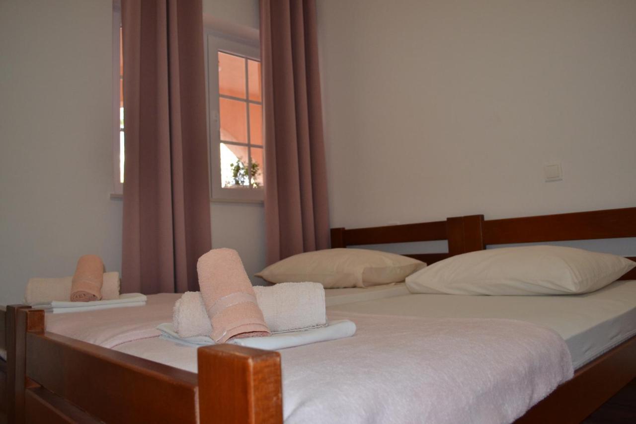Apartments Rem Novalja Ngoại thất bức ảnh