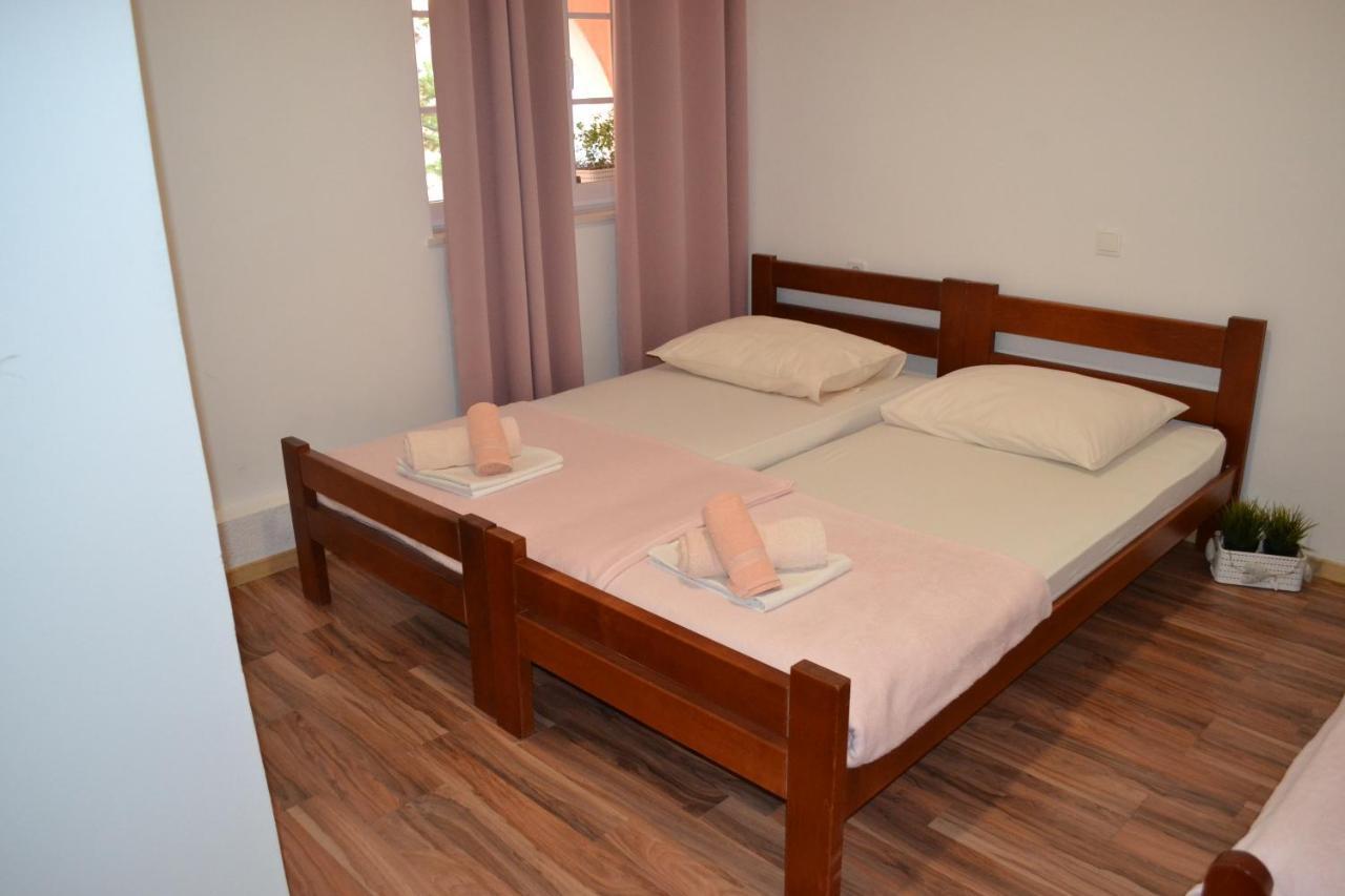 Apartments Rem Novalja Ngoại thất bức ảnh