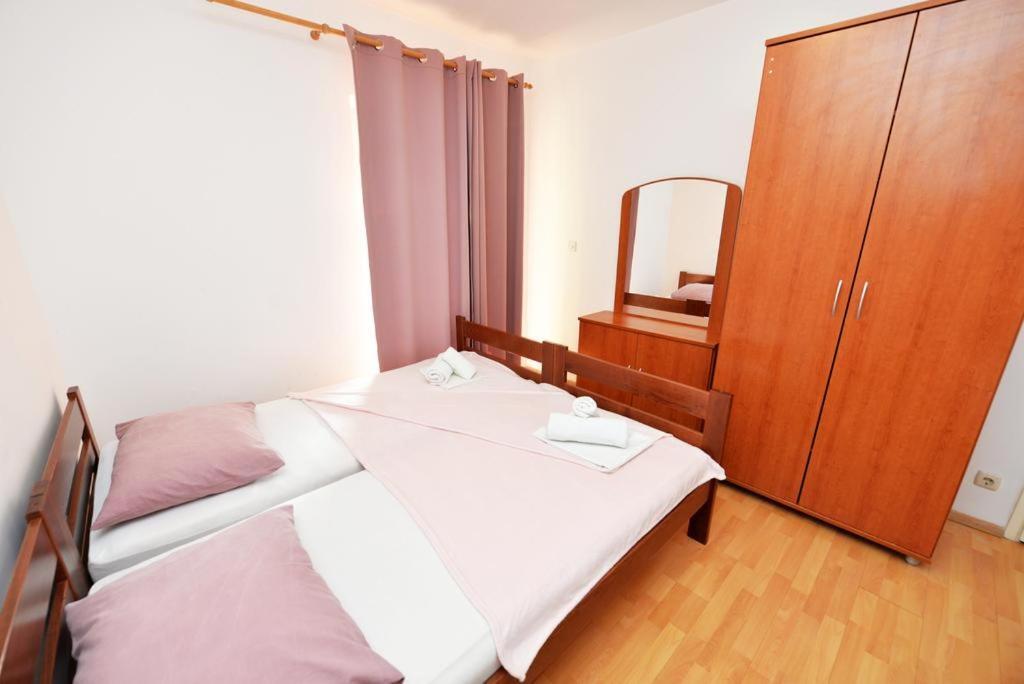 Apartments Rem Novalja Ngoại thất bức ảnh