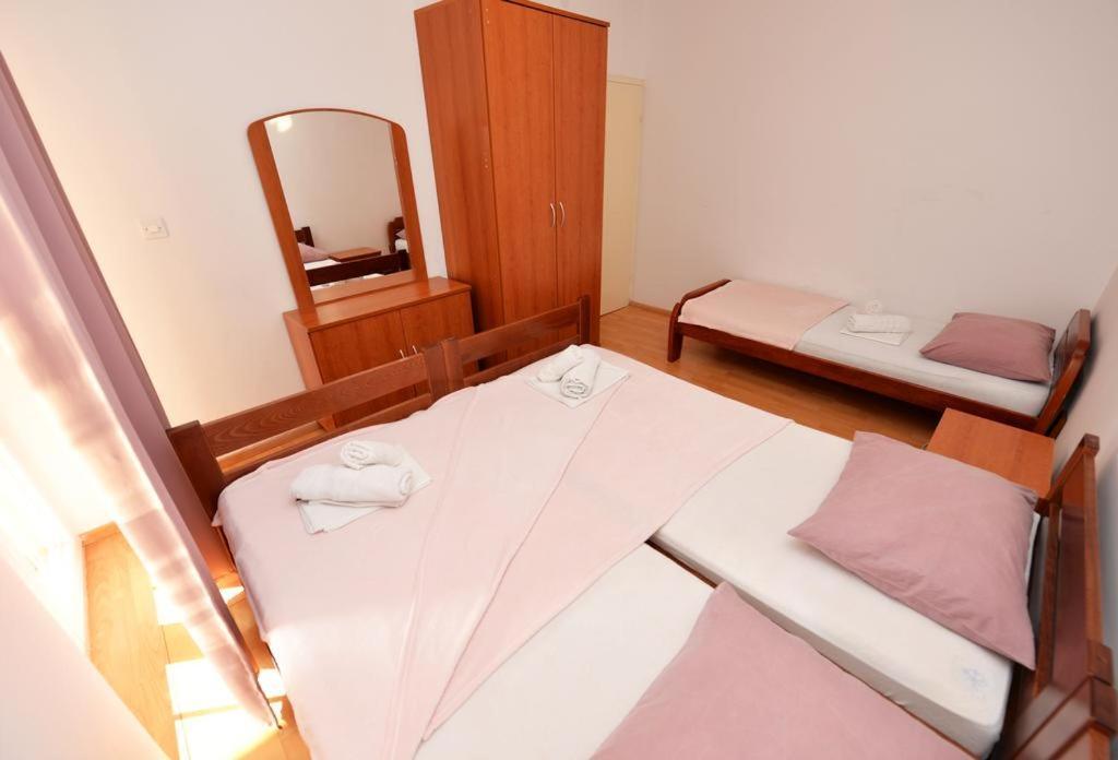 Apartments Rem Novalja Ngoại thất bức ảnh
