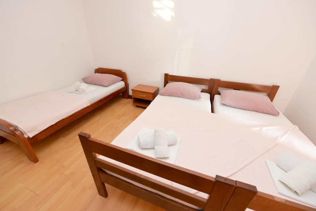 Apartments Rem Novalja Ngoại thất bức ảnh
